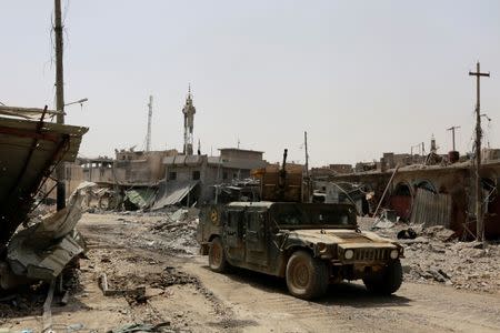 Iraqi Federal Police ride in a military vehicle during fighting between Iraqi forces and Islamic State militants in the Old City of Mosul, Iraq July 4, 2017. REUTERS/Ahmed Saad