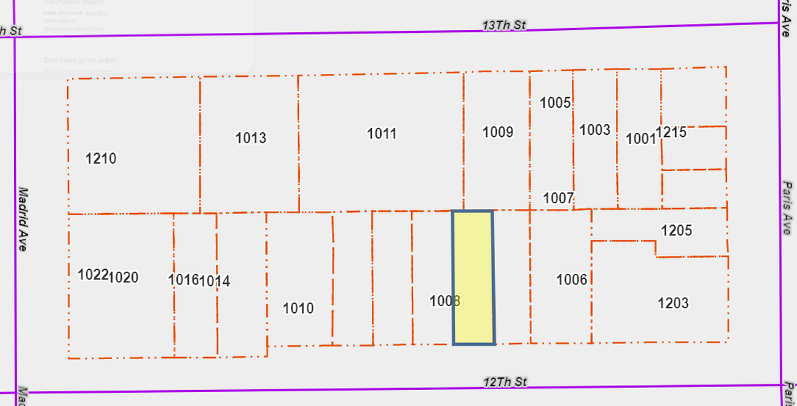 The single-family home development where a 43-inch diameter tree could be removed is shown in yellow.