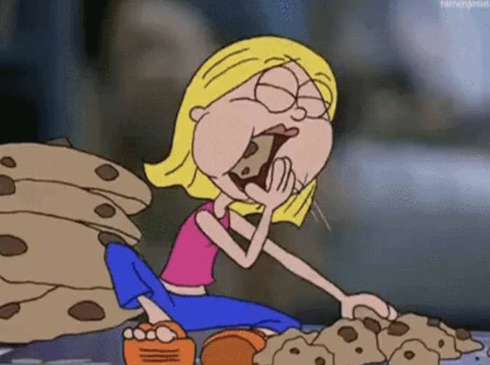 Lizzie McGuire eating cookies