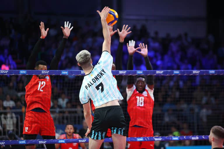 Luciano Palonsky es uno de los punta receptores de la selección argentina en el primer weekend de la VNL 2023