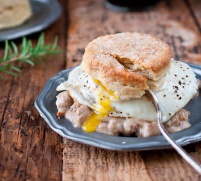 <strong>Get the <a href="http://thebeeroness.com/2013/11/25/rosemary-beer-biscuits-stout-sausage-gravy/" target="_blank">Rosemary Beer Biscuits With Stout Sausage Gravy recipe </a>from The Beeroness</strong>