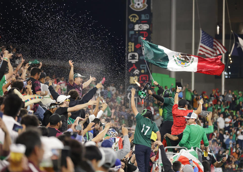 Pochodzący z USA fan meksykański jest odpowiedzialny za wypełnienie scen jedynie poczuciem nostalgii i tożsamości (zdjęcie: Eric Schlegel-USA Today Sports)