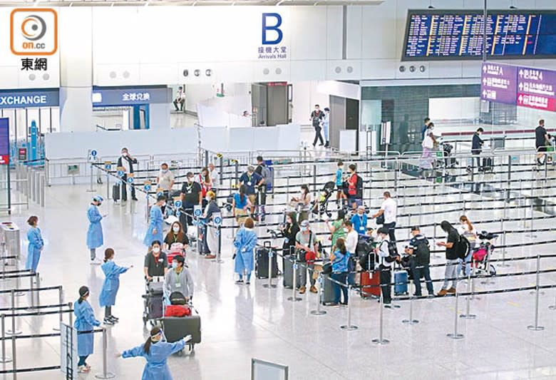 明日起從內地及澳門經機場抵港的人士，改為劃一採取經機場和陸路口岸抵港時的檢測安排。