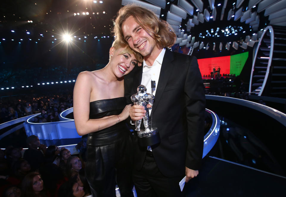 Miley Cyrus attends the 2014 MTV Video Music Awards with a homeless youth.