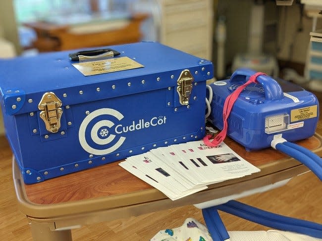 The CuddleCot is a cool gel pad that uses distilled water and is laid under a blanket. It can keep a baby’s body temperature between 32 degrees and 42 degrees for up to 96 hours in order to give grieving parents the time they need to say goodbye.