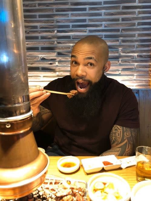 Eric Thames休假又到韓國吃烤肉。（圖／截自韓國媒體）