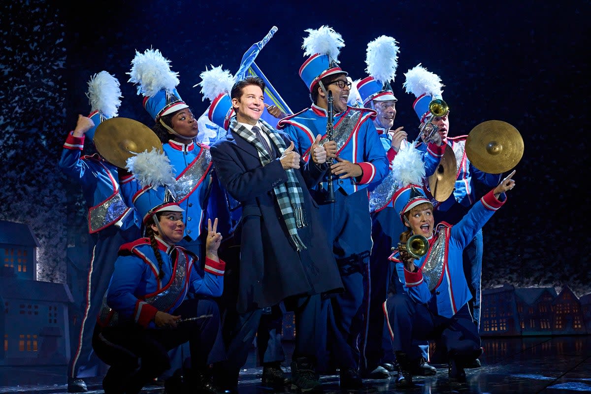 Andy Karl and the company of Groundhog Day  (Manuel Harlan)