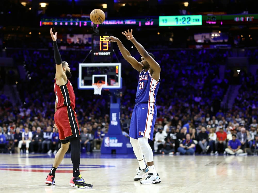 Embiid (r.) und die Sixers sind in den Play-offs (Tim Nwachukwu)