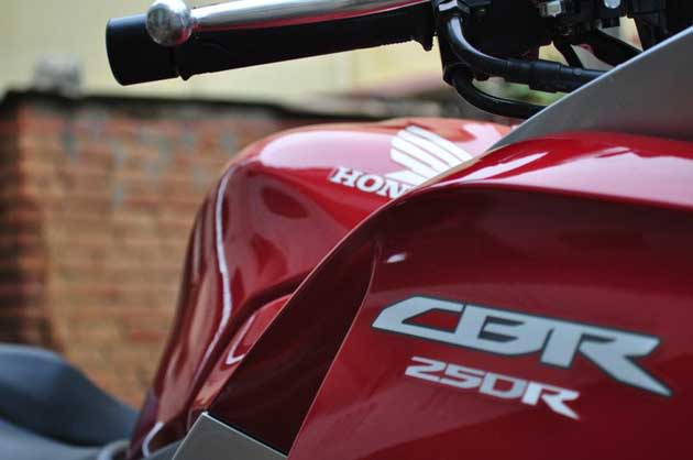 Factor in the fantastic C-ABS braking system and the sub 10 seconds 100 km/h timing and the CBR250R instantly looks like a machine you simply can't miss.