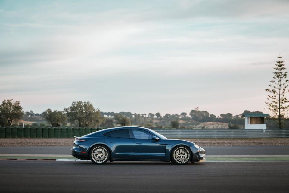 2025 porsche taycan turbo gt