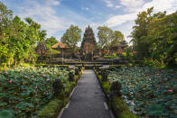 À la 6e place : Ubud. Perchée sur les hauts plateaux de Bali, la ville indonésienne est une destination quasi mystique. Hors du temps, elle offre une pause spirituelle dans l’un de ses nombreux temples et sanctuaires hindous. Les afficionados de la nature ne sont pas oubliés et pourront entreprendre une randonnée sans sa forêt tropicale tout en admirant les incontournables paysages de rizières en terrasses.