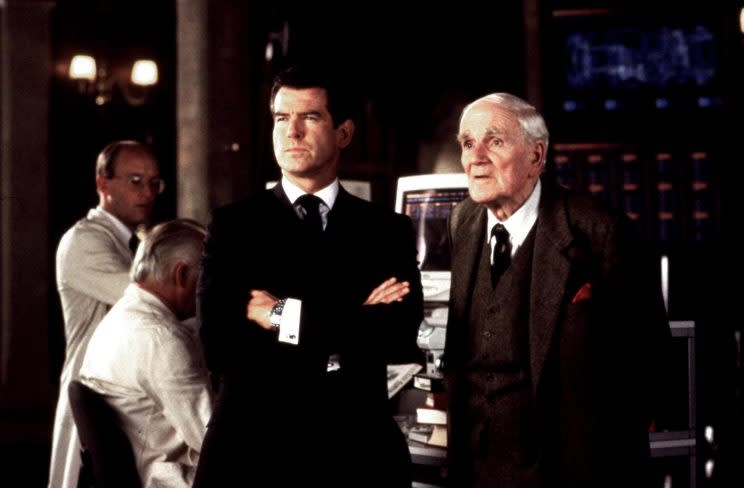 Desmond Llewelyn (standing to the right of Pierce Brosnan) is the actor who played Q the longest. (Photo: Everett Collection)