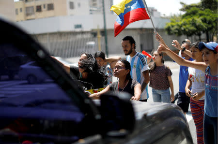 A woman reacts as she and others block a street to show their anger because of the ongoing blackout in Caracas, Venezuela March 10, 2019. REUTERS/Carlos Jasso