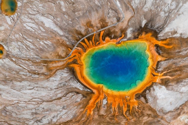 Unusual natural sights around America Grand Prismatic Spring