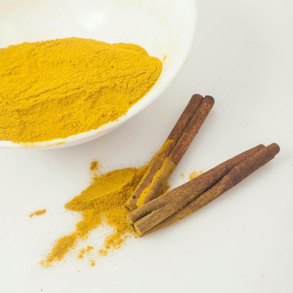 Turmeric is high in antioxidants: So we’re sure you’ve heard of anything with antioxidants being great for your health. But do you know why? Our normal metabolic activities tend to cause the formation of highly reactive free radicals, which can do significant damage to our tissues and organs. So much so that these free radicals can even cause DNA damage and trigger abnormal growth. Antioxidants hep in neutralising these free radicals, which is why they are always in such high demand. And turmeric, is filled with antioxidants. You see how this works now?