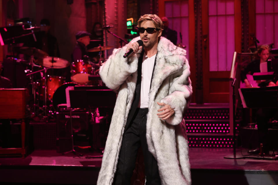 Ryan Gosling hosting "SNL" and singing