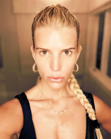 Jessica Simpson Shows Off Her Dewy Skin in Makeup-Free Mirror Selfie — from  Inside the Shower!