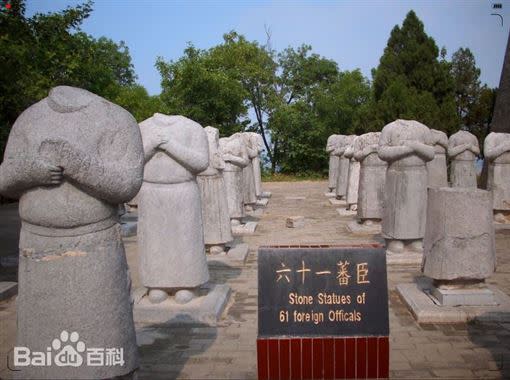 經過科學鑑定，原來這些石人像是唐朝61個藩臣的雕像。（圖／翻攝自百度百科）
