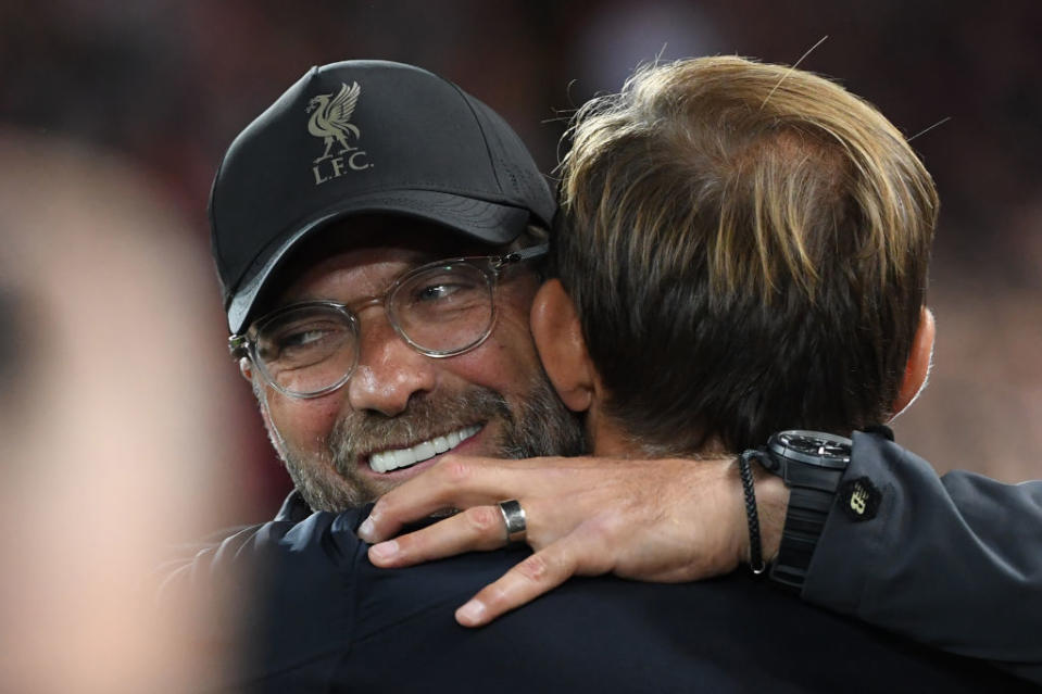 <p>Ce Liverpool-PSG, c’est également l’occasion pour deux entraîneurs allemands de se retrouver : Jurgen Klopp et Thomas Tuchel. Ce qui nous gratifie de ce joli câlin et de cette belle photo. (crédit Getty) </p>