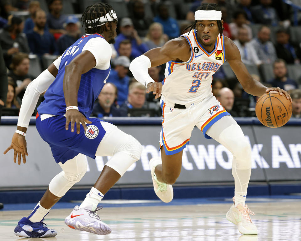 雷霆Shai Gilgeous-Alexander繳出33分8助攻5籃板3抄截3阻攻的成績單。(AP Photo/Garett Fisbeck)