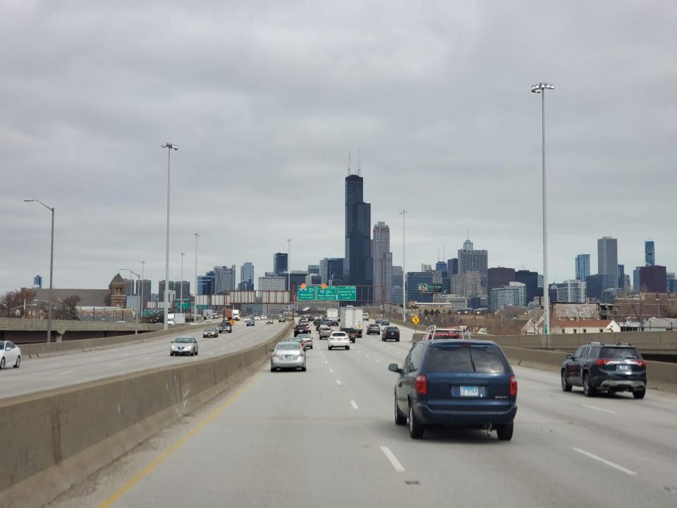 coronavirus driving roads chicago