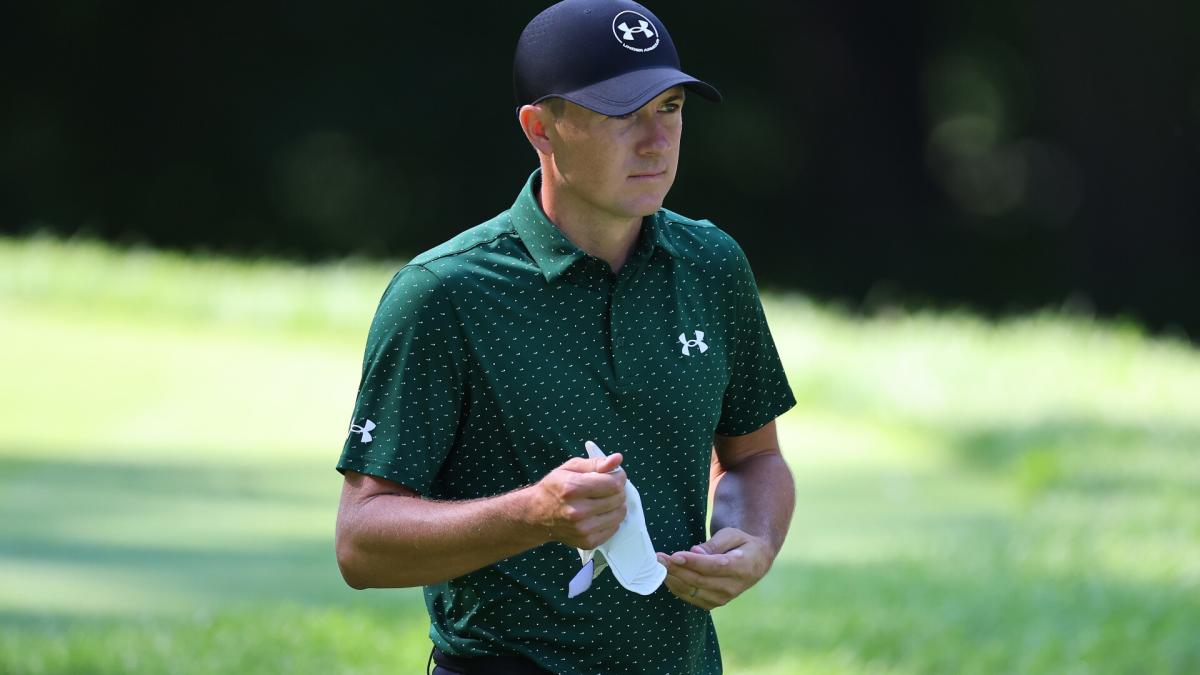 Jordan Spieth hot out of gates, fires low one to give himself chance at John Deere Classic