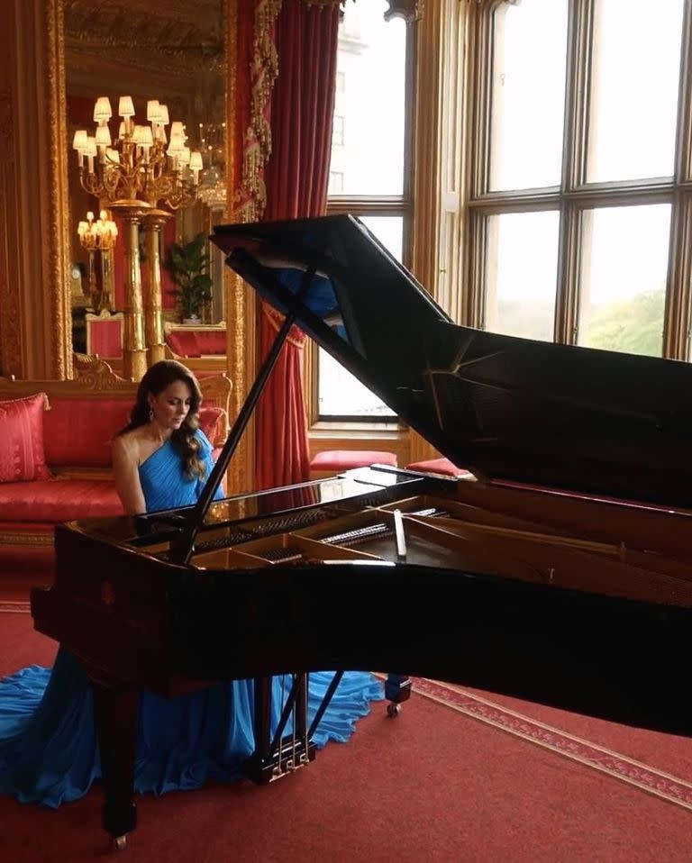 Kate Middleton lució un vestido azul brillante en honor a la bandera de Ucrania