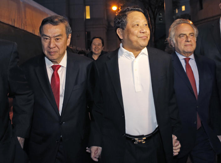 Chinese billionaire Ng Lap Seng, center, leaves federal court with his attorney Benjamin Brafman, right, after he was released on bail in connection with a United Nations bribery scheme in New York City on Oct. 26, 2015. (Photo: Kathy Willens/AP)