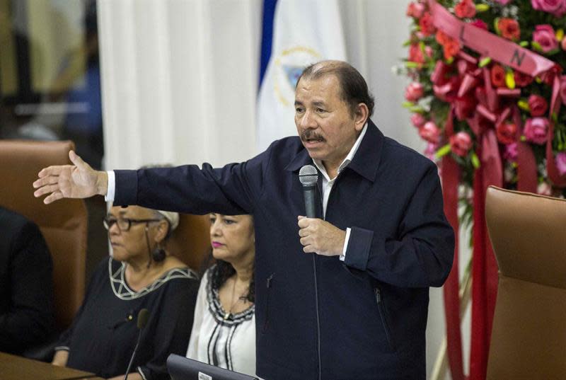 El presidente de Nicaragua, Daniel Ortega habla durante le homenaje póstumo a René Núñez Téllez. Foto: EFE