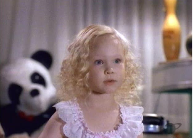 Thora Birch en “Purple People Eater" (1988): A pesar de que muchos la recuerdan por el papel de Dani en “Hocus Pocus”, en realidad había debutado en la pantalla con 6 años de edad cuando lucía estos adorables ricitos dorados.