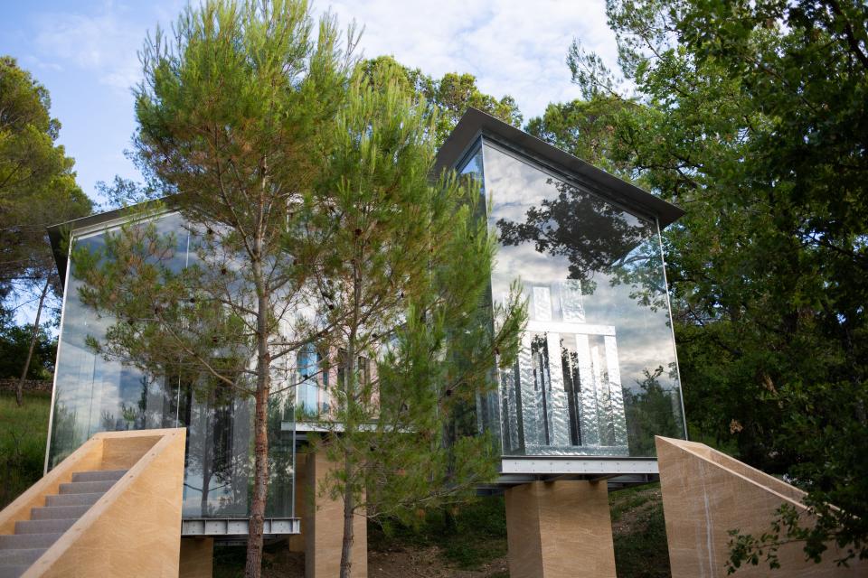 The Frank Gehry&#x002013;designed structures at Ch&#xe2;teau La Coste house a collection of Tony Berlant sculptures.