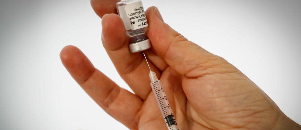 Pour les 5-11 ans risquant de développer des formes graves, la vaccination devrait être ouverte « à compter de la mi à fin décembre ».
