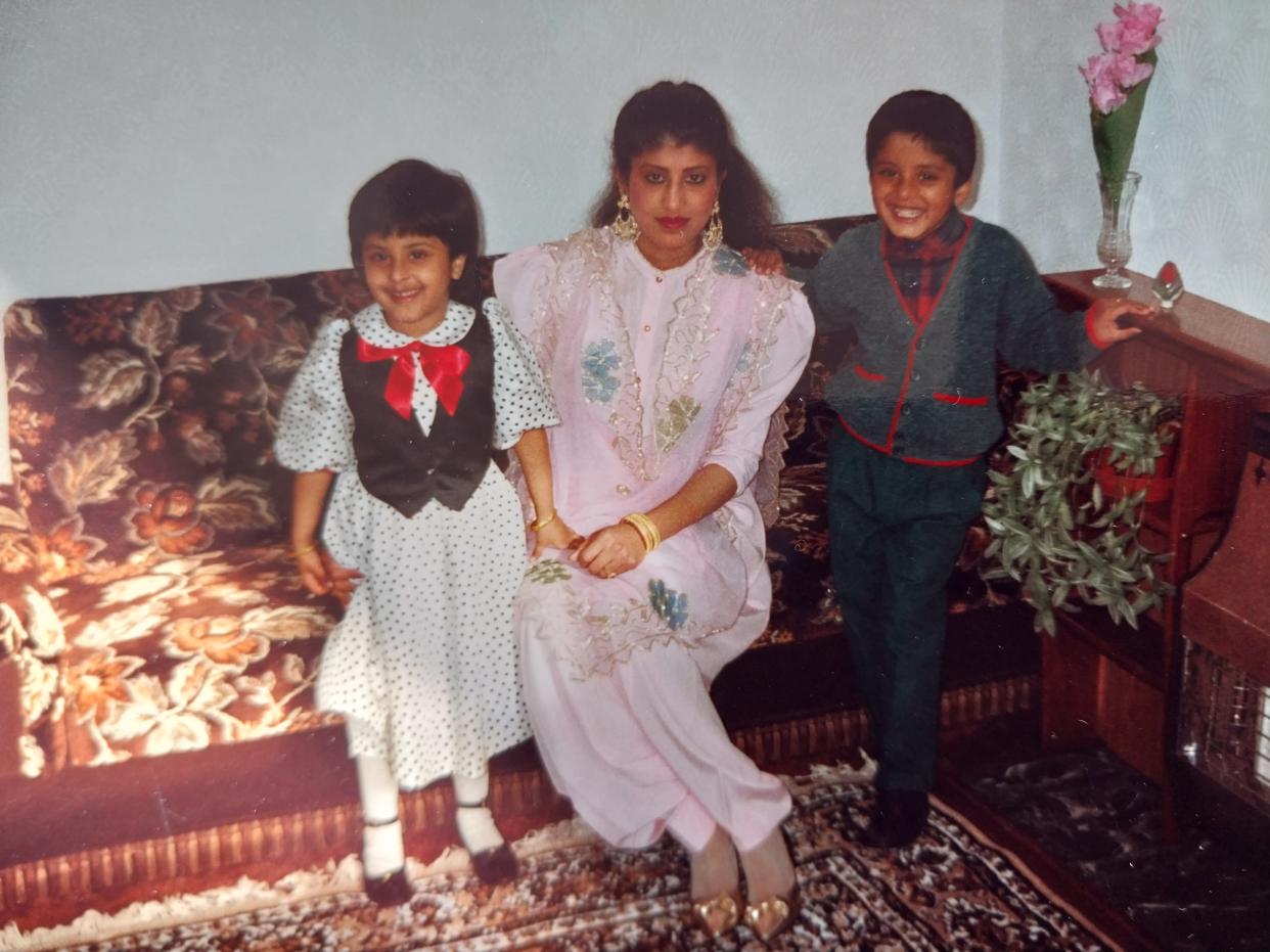 Saima Razzaq with her mother and brother in a family photo