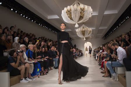 A model presents a creation from the Ralph Lauren Spring/Summer 2015 collection during New York Fashion Week September 11, 2014. REUTERS/Lucas Jackson