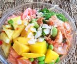 <p>Lauren poste de temps en temps des photos de ses plats. Sur cette photo, on trouve une “poke bowl” composée de riz, de saumon, de mangue et de morceaux de noix de coco.<br> Crédit photo : Instagram Lauren Tickner </p>