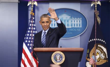 U.S. President Barack Obama waves as he leaves the podium after speaking to journalists during his last news conference of the year at the White House in Washington, U.S., December 16, 2016. REUTERS/Carlos Barria