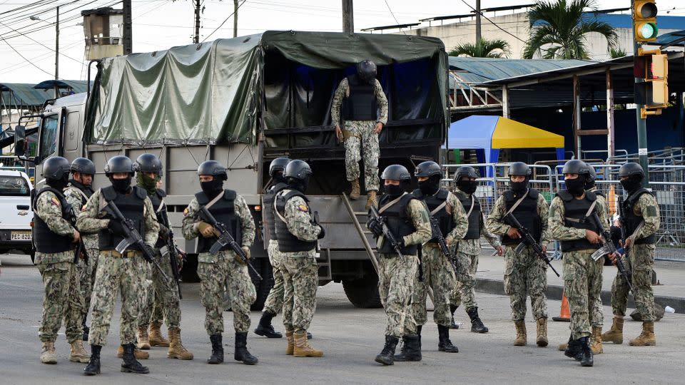 Security personnel arrive at the Penitenciaria del Litoral prison after a riot in April 2023. - Vicente Gaibor del Pino/Reuters