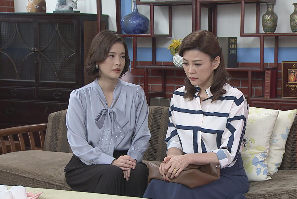 方馨(右)劇中反對兒子交往對象，王樂妍(左)頻頻勸她（圖／台視）