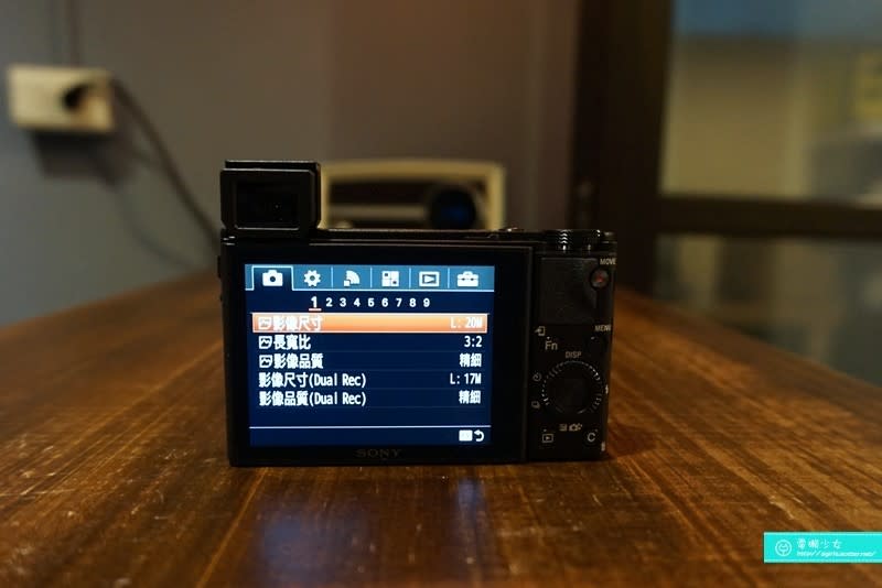 [評測] 技術密度攻頂之隨身相機SONY『RX100 IV』 ：4K影片也能錄!!