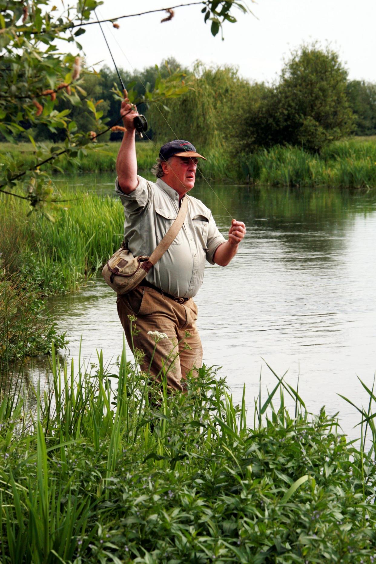 Michael Daunt casting on the Itchen