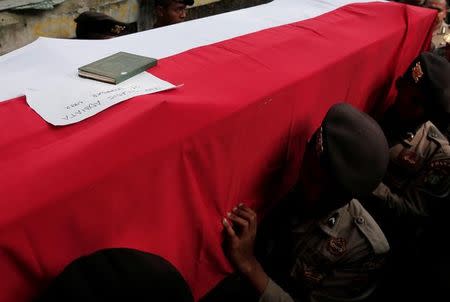 Indonesia policemen carry the coffin of their colleague Imam Gilang Adinata, a victim of a bomb blast at Kampung Melayu bus station in Jakarta, Indonesia, May 25, 2017. REUTERS/Beawiharta