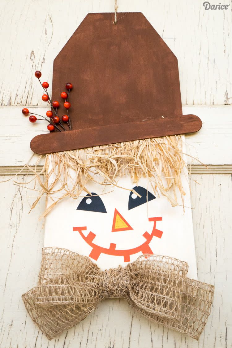 7) Scarecrow Door Hanging Decoration