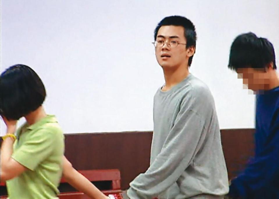 開庭結束還押時，毫無悔意的林清岳（中）怒嗆記者：「你們有無人性？」（東森新聞提供）
