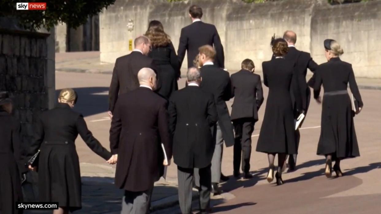 William y Harry charlando juntos por primera vez en más de un año después del funeral del Príncipe Felipe (screengrab)