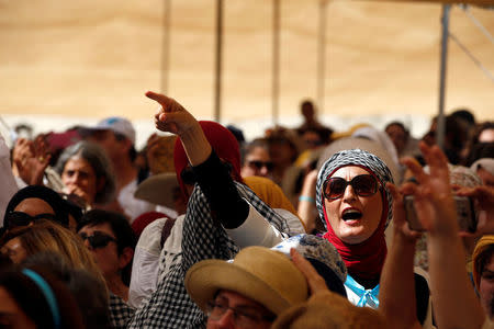 Palestinian and Israeli women celebrate inside a "peace tent" erected as part of an event organised by "Women Wage Peace" group calling for an end to the Israeli-Palestinian conflict, near the Jordan River, in the occupied West Bank October 8, 2017. REUTERS/Ronen Zvulun