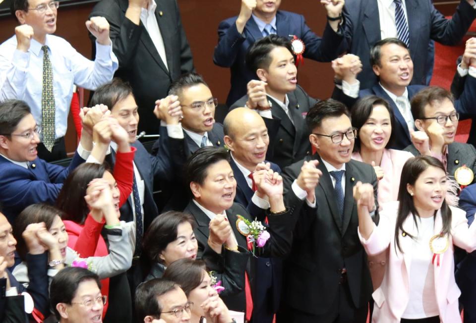 立法院選舉新任院長，國民黨立委韓國瑜在藍營54票支持下，順利當選。（圖：李人岳攝）