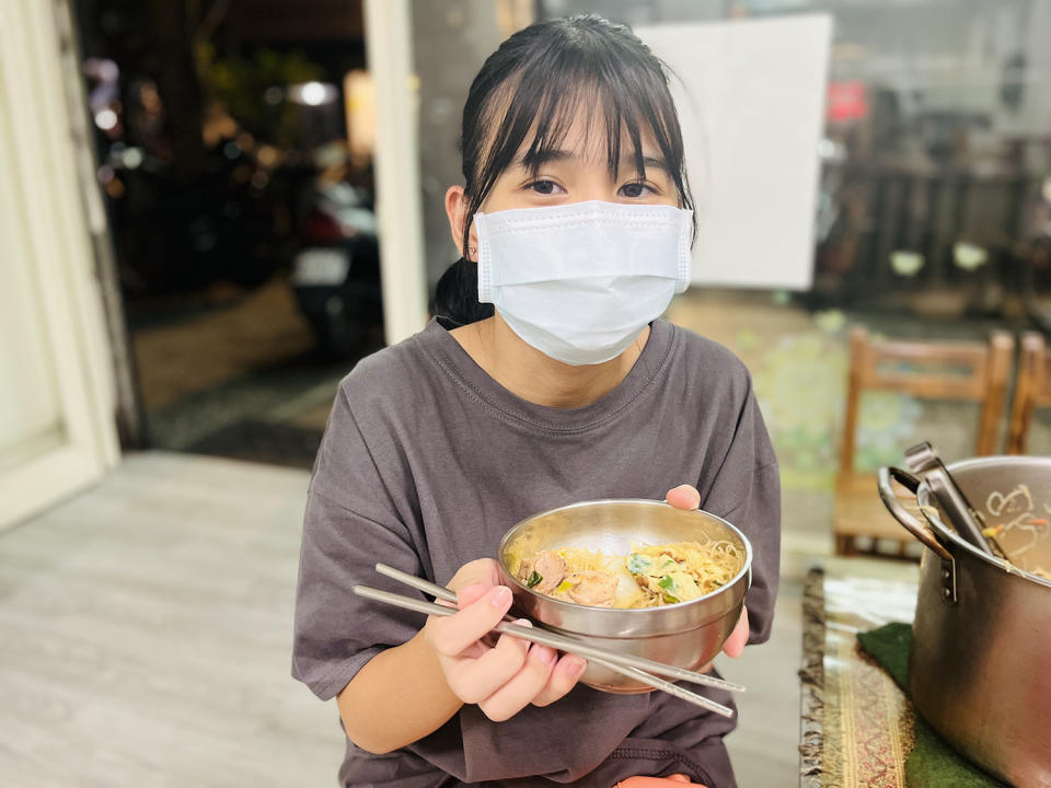 吃飯啦_課後照顧班有熱餐可以吃_吃飽飽繼續學習。