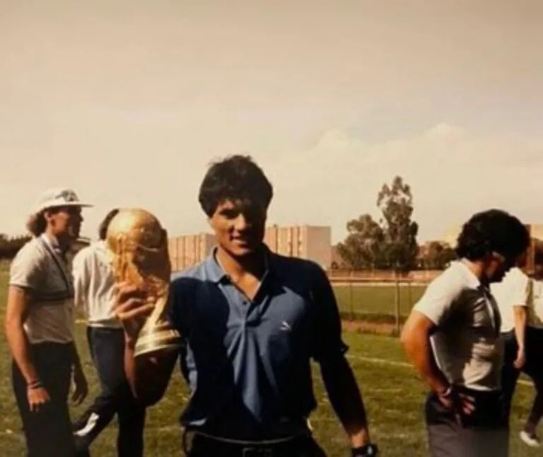 Sergio Goycochea con la Copa del Mundo