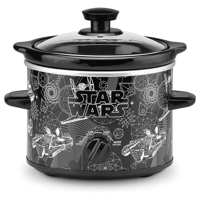 Uncanny Brands Star Wars The Mandalorian 2-Quart Slow Cooker- Kitchen  Appliance-Baby Yoda : : Home