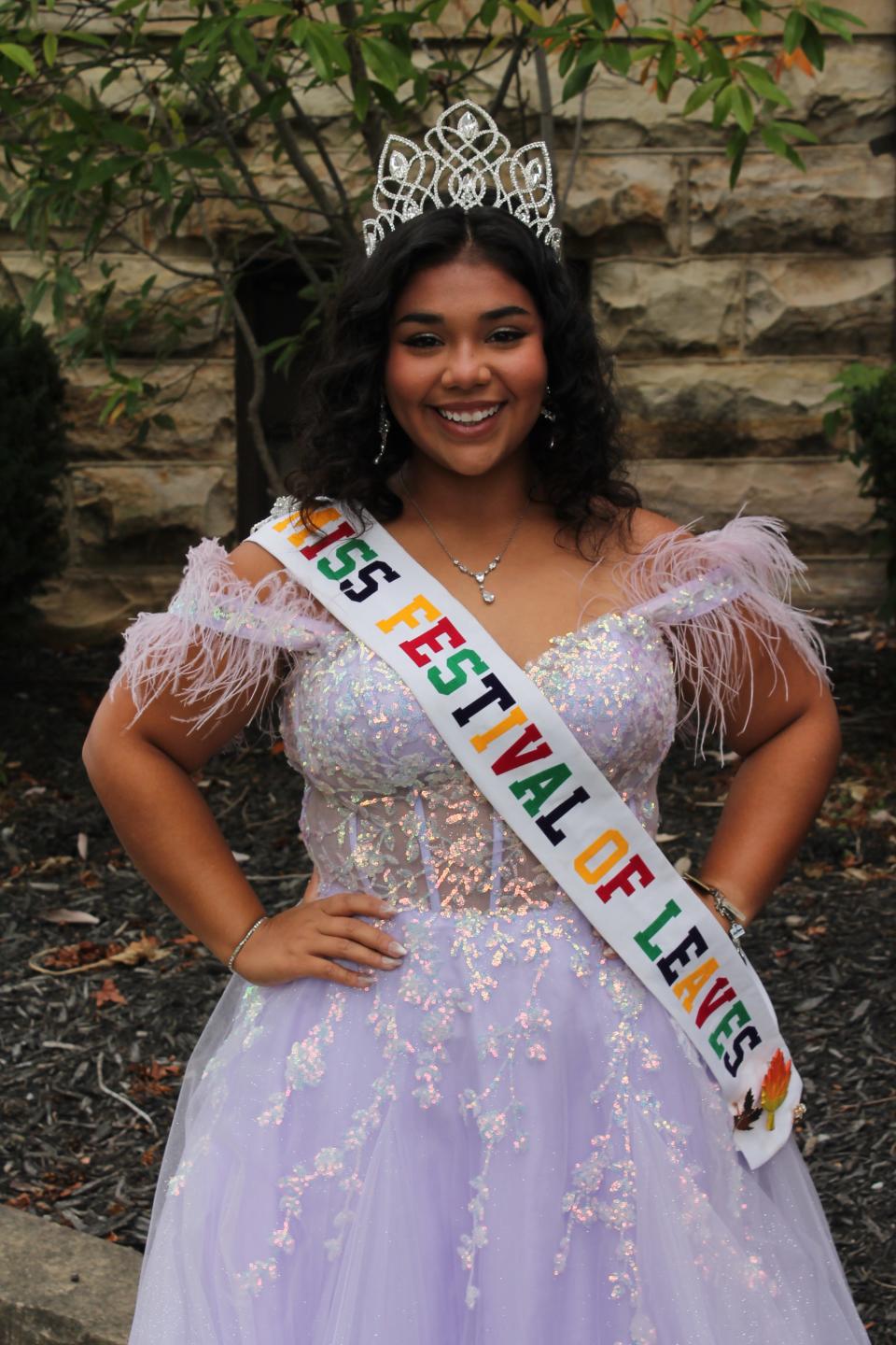 Madisyn Hollen is the 2022 Miss Fall Festival Of Leaves Queen